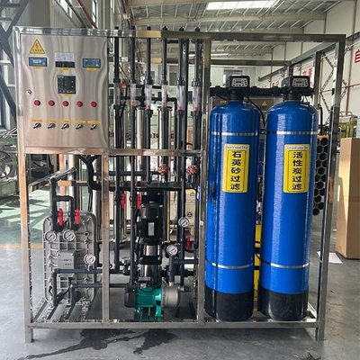 Equipamento de purificação de água por osmose reversa de dois estágios com sistema EDI
