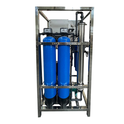 Instalação de purificação de água potável por osmose reversa de um estágio de 300L com sistema UV para indústria alimentar
